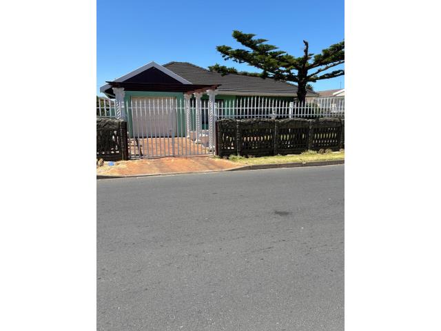 2 Bedroom House for sale in Steenberg
