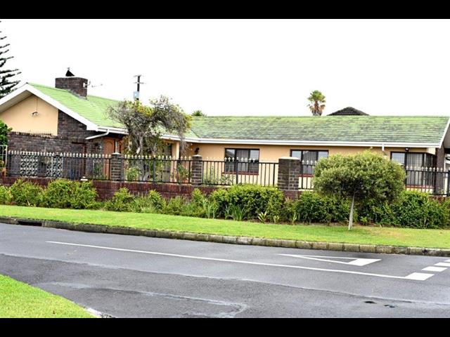 3 Bedroom House for sale in Diep River