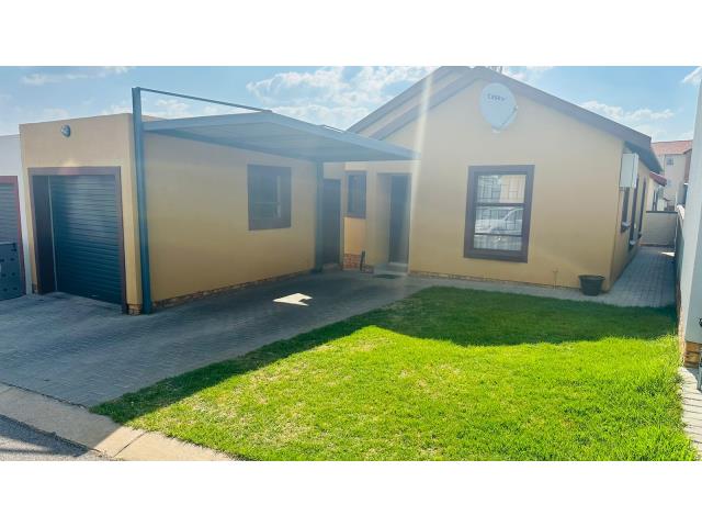 3 Bedroom House for sale in Kosmosdal