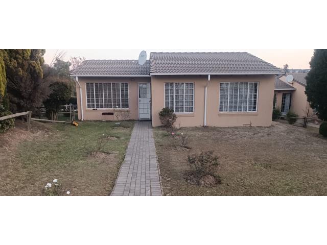 3 Bedroom House for sale in Country View