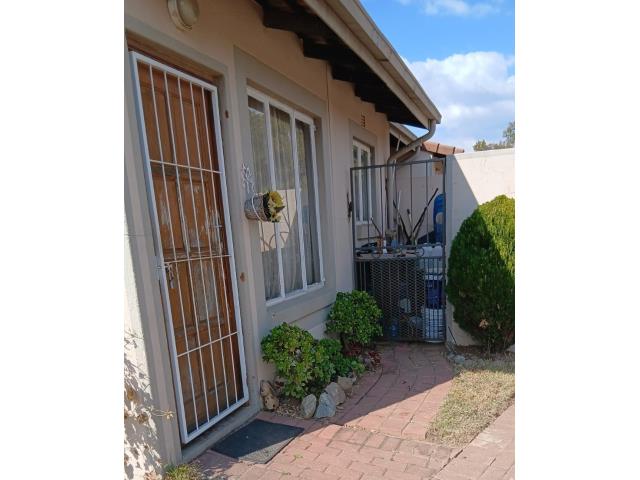 3 Bedroom House for sale in Country View