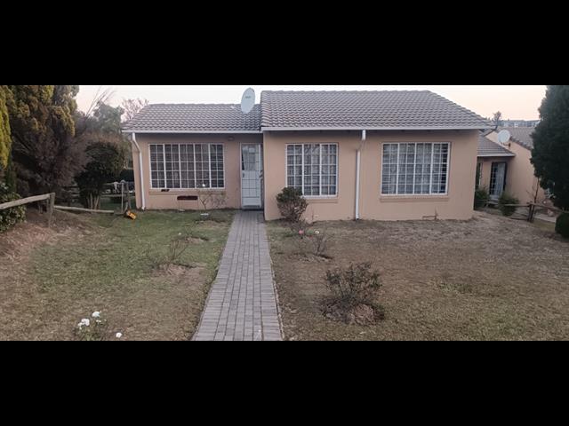 3 Bedroom House for sale in Country View