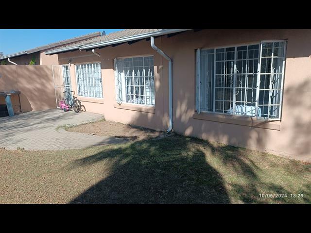 3 Bedroom House to let in Country View