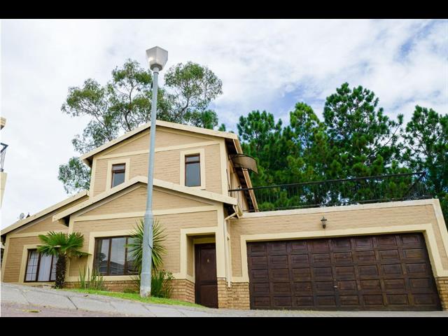 4 Bedroom House for sale in Carlswald