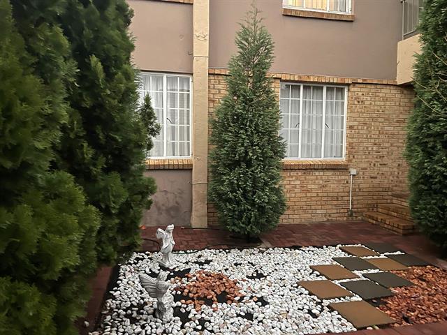 2 Bedroom Townhouse for sale in Noordwyk