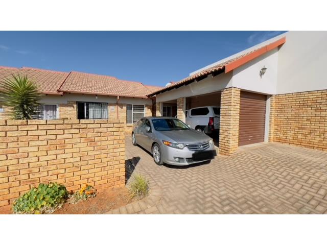 2 Bedroom Simplex for sale in Witpoortjie