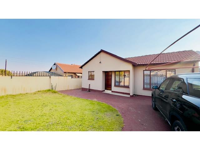 3 Bedroom House for sale in Protea Glen