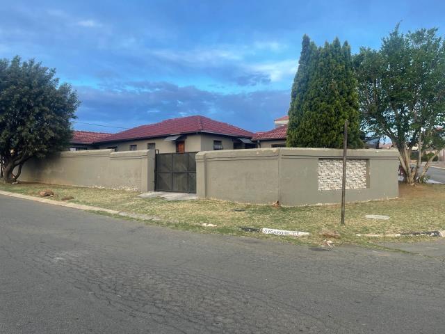 3 Bedroom House for sale in Alveda