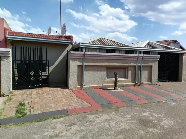 3 Bedroom House to let in Protea Glen