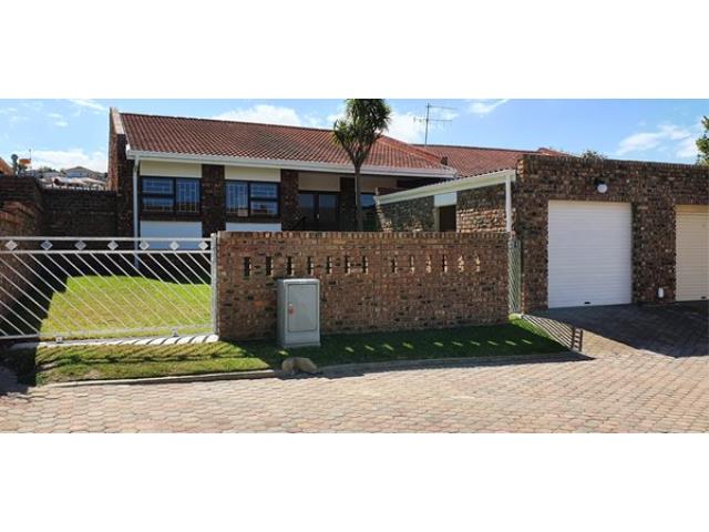 3 Bedroom House to let in Hartenbos Central