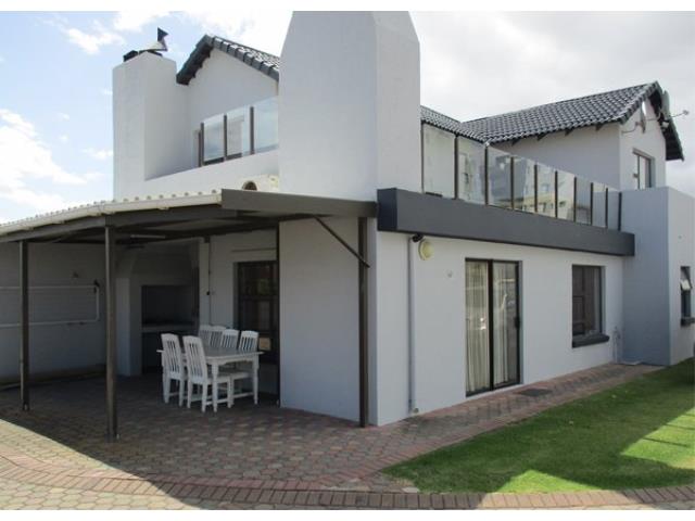 2 Bedroom House to let in Diaz Beach