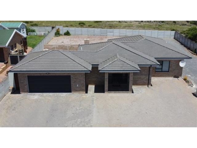 3 Bedroom House for sale in Hartenbos Heuwels