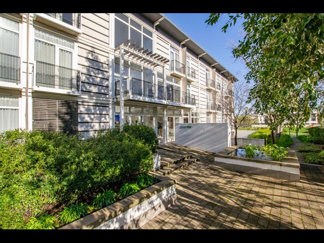 Bachelor apartment for sale in Universiteitsoord