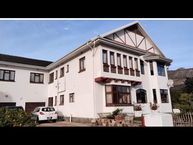 3 Bedroom Apartment to let in Fish Hoek