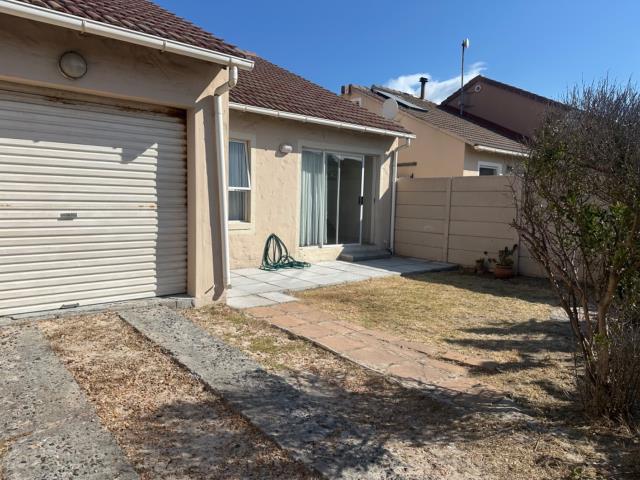 3 Bedroom House for sale in Muizenberg