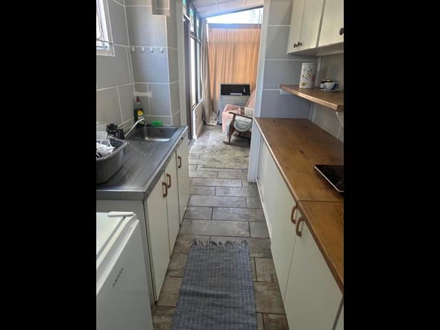 Studio apartment to let in Fish Hoek