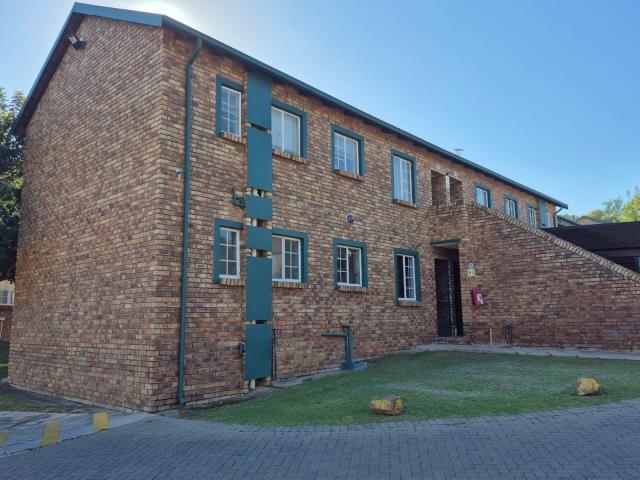 2 Bedroom Cluster to let in Rietvalleirand
