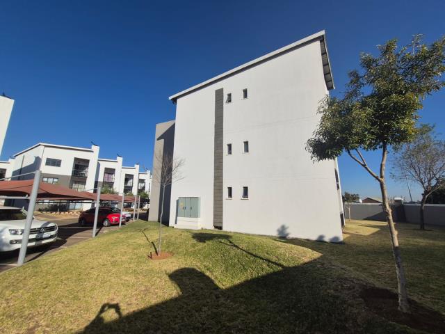 2 Bedroom Apartment for sale in Rietvalleirand