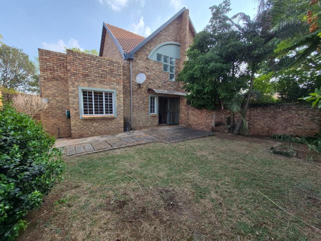 2 Bedroom Townhouse for sale in Rietvalleirand