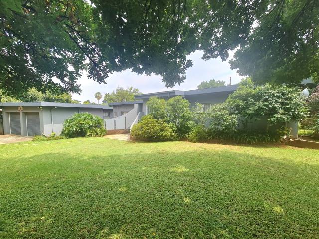 4 Bedroom House for sale in Elarduspark