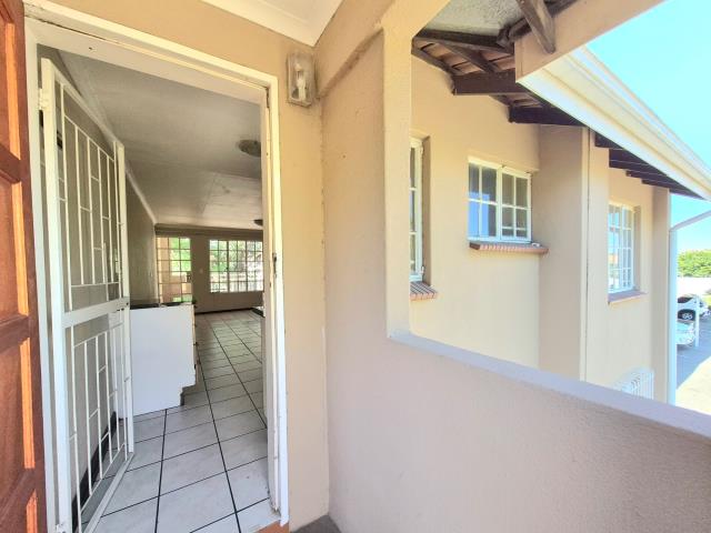 2 Bedroom Apartment for sale in Elarduspark