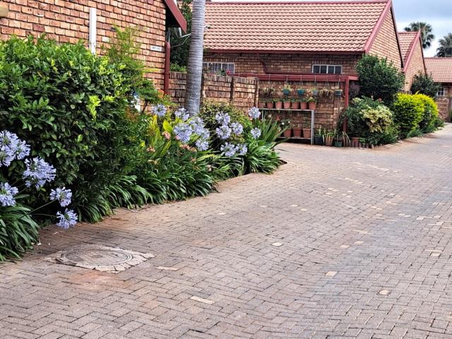 2 Bedroom Townhouse for sale in Erasmuskloof