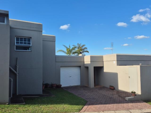 2 Bedroom Townhouse for sale in Rietvalleirand