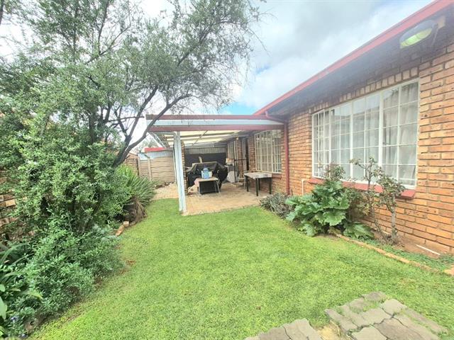 2 Bedroom Townhouse for sale in Erasmuskloof