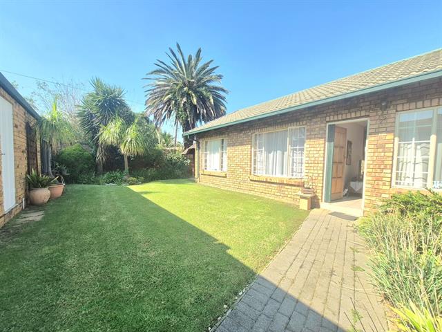 2 Bedroom Townhouse for sale in Elarduspark