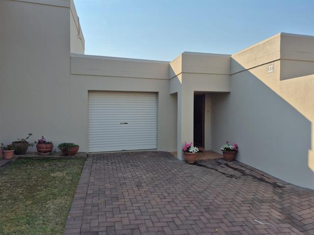 2 Bedroom Townhouse for sale in Rietvalleirand