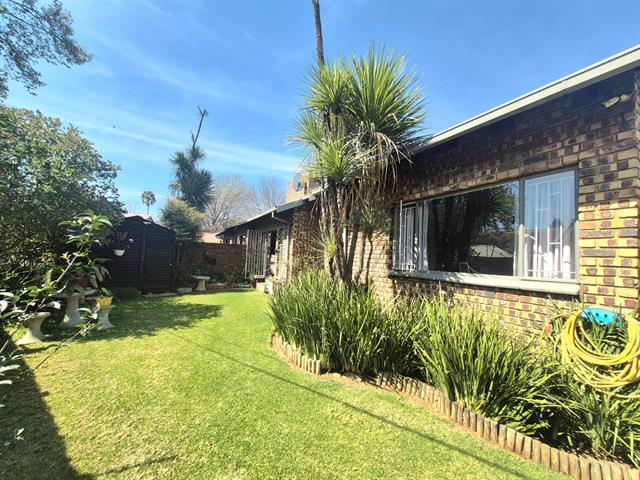 4 Bedroom Duet for sale in Elarduspark