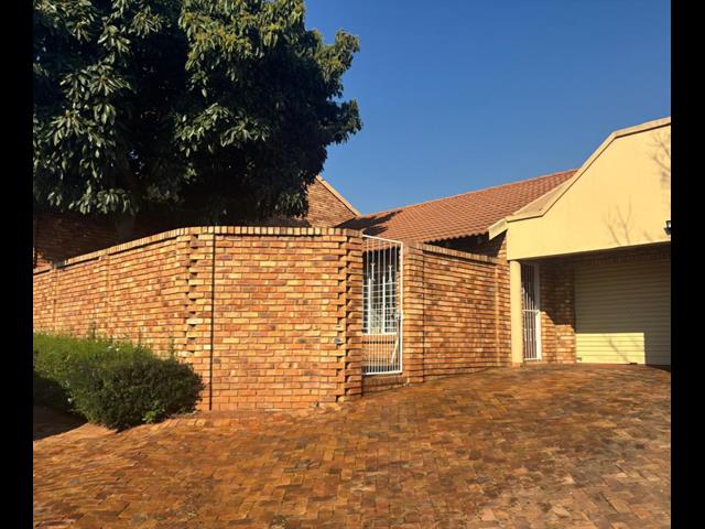 2 Bedroom Townhouse for sale in Elarduspark