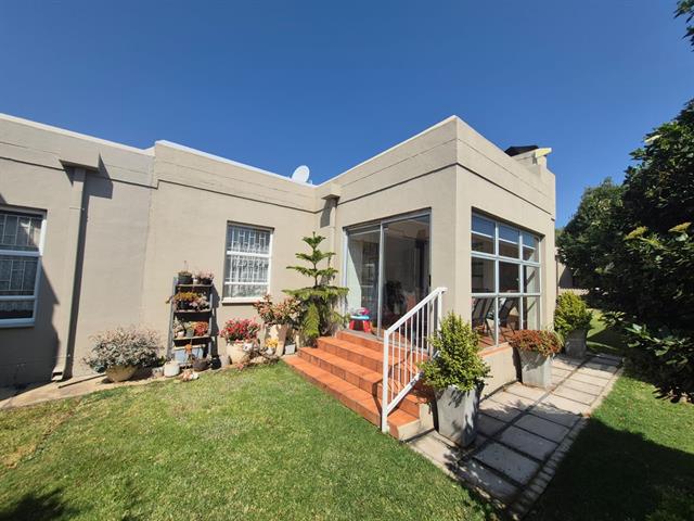 2 Bedroom Townhouse for sale in Rietvalleirand