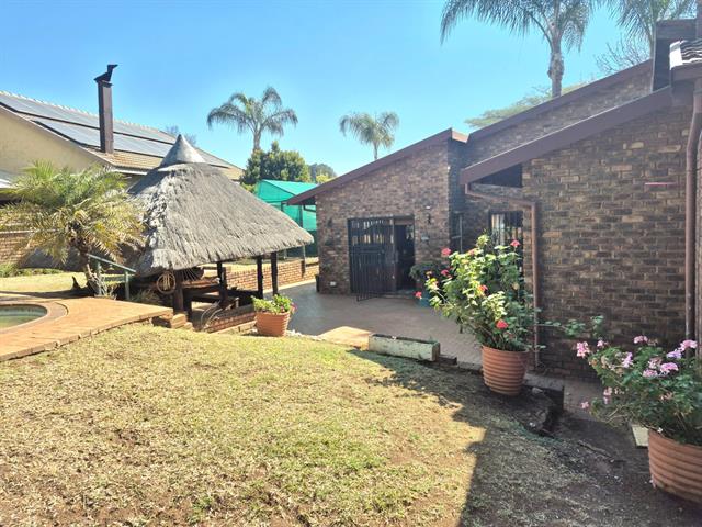 4 Bedroom House for sale in Elarduspark