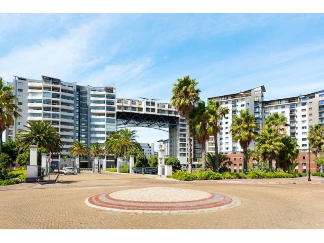 3 Bedroom Apartment to let in Century City