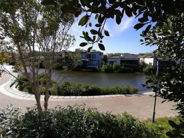 2 Bedroom Apartment to let in Century City