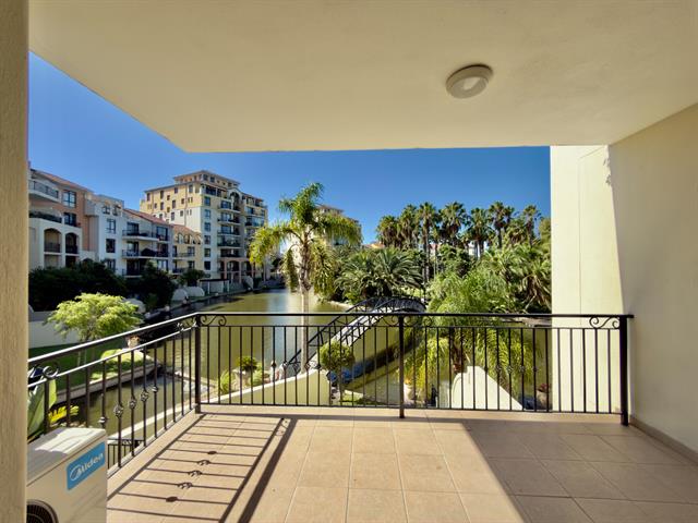 2 Bedroom Apartment to let in Century City