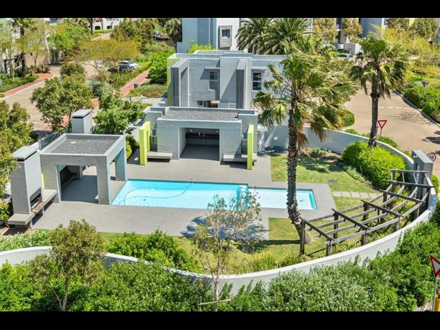 2 Bedroom Apartment to let in Century City