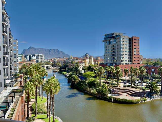 3 Bedroom Apartment to let in Century City