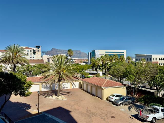 3 Bedroom Apartment to let in Century City