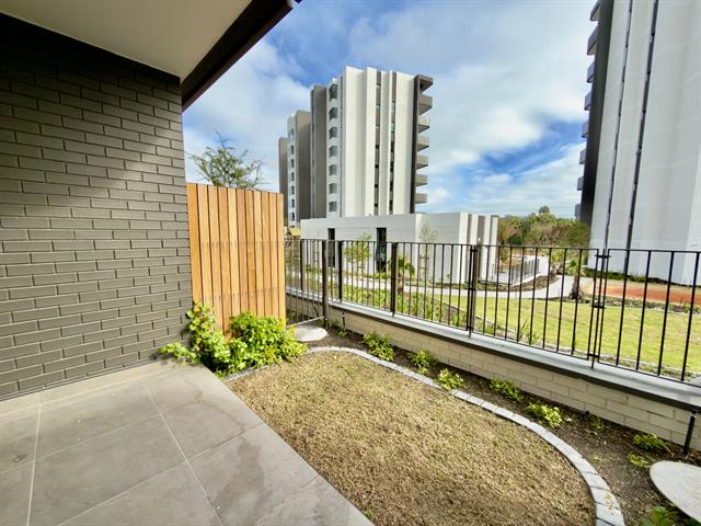 0.5 Bedroom Apartment to let in Century City
