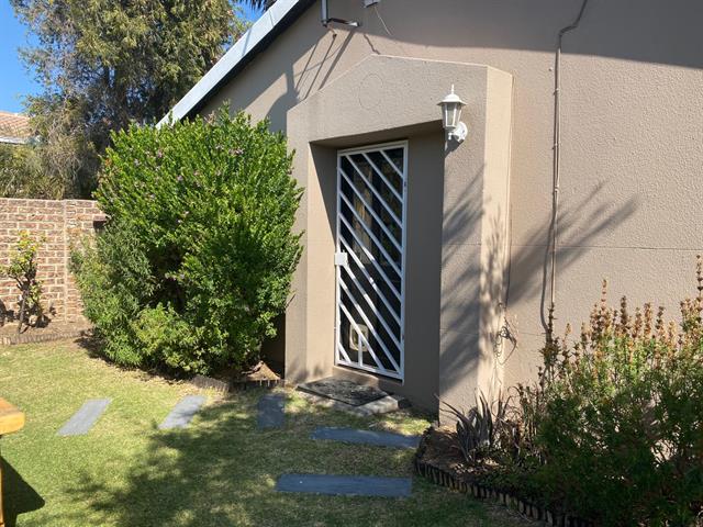 2 Bedroom Simplex for sale in Eden Glen