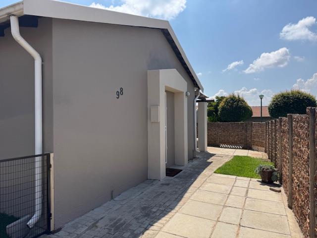 3 Bedroom Townhouse for sale in Eden Glen