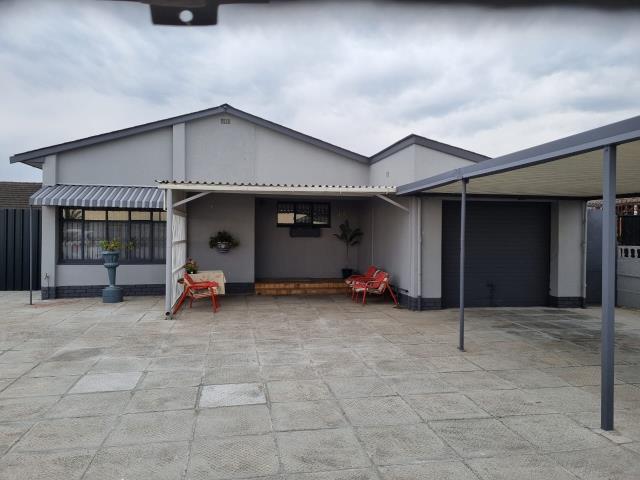 2 Bedroom House for sale in Belhar