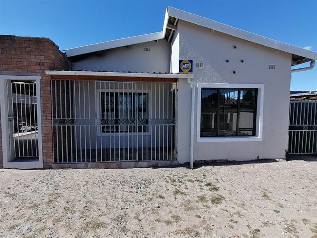 Bachelor apartment to let in Bellville South