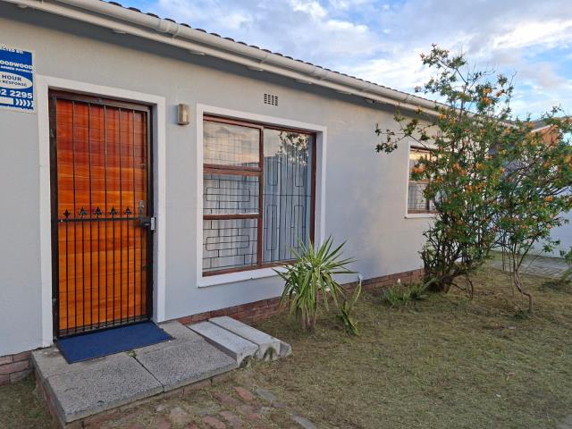 3 Bedroom House for sale in Ravensmead