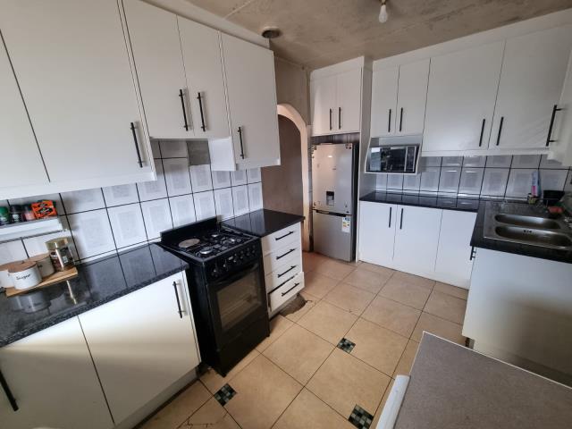 2 Bedroom House for sale in Elsies River