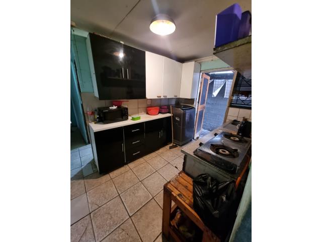 2 Bedroom House for sale in Delft South