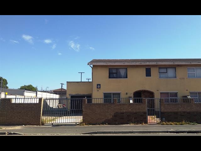 4 Bedroom House for sale in Cravenby