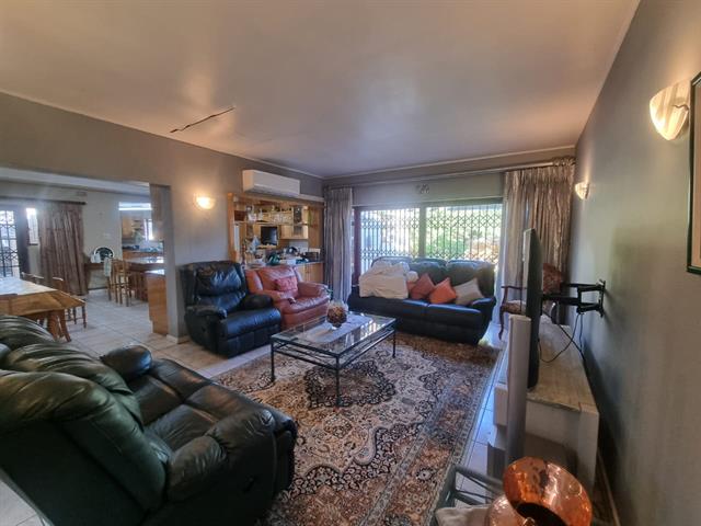 6 Bedroom House for sale in Cravenby
